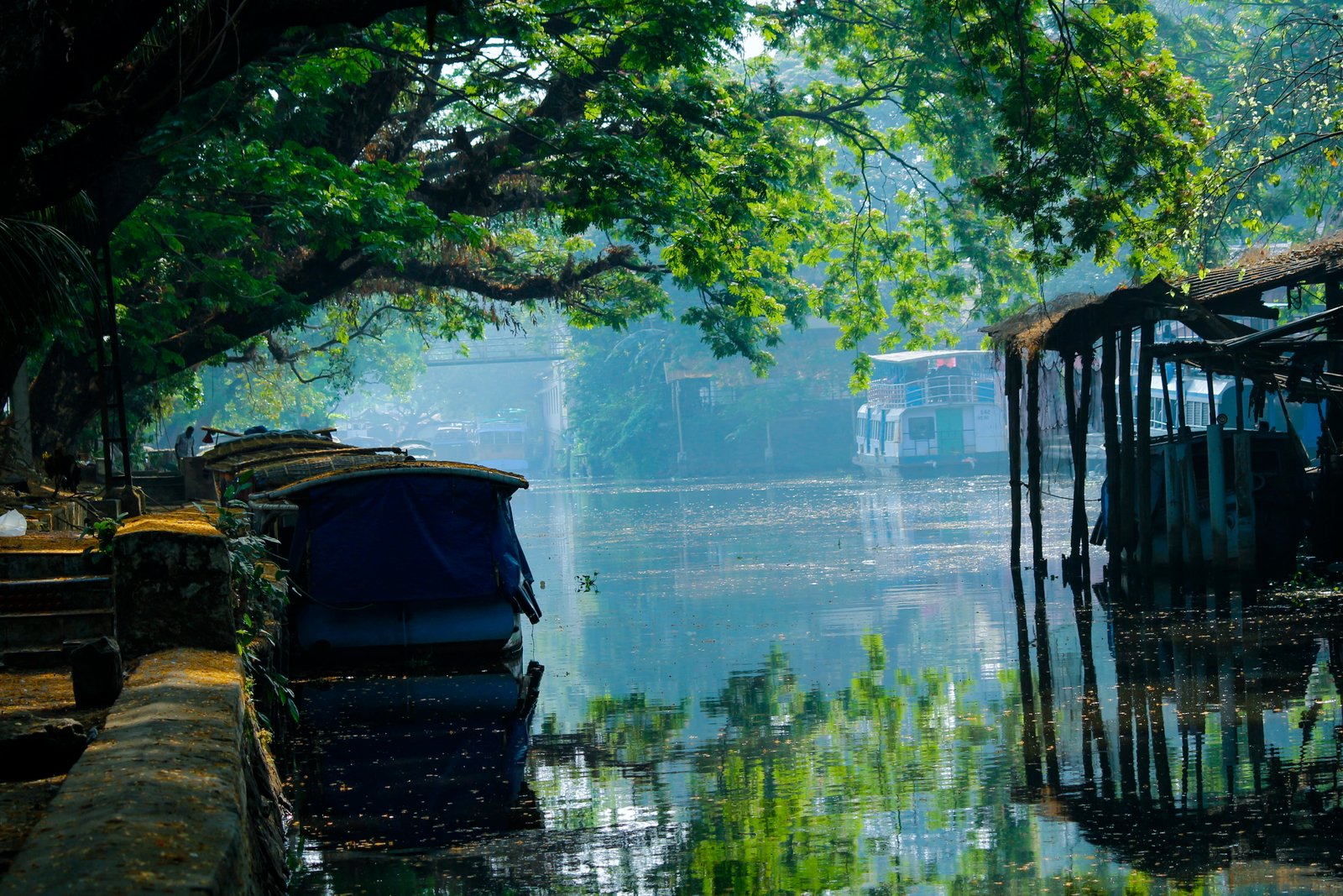 india mullakkal alleppey boat jetty reflection backwater 2k 4k