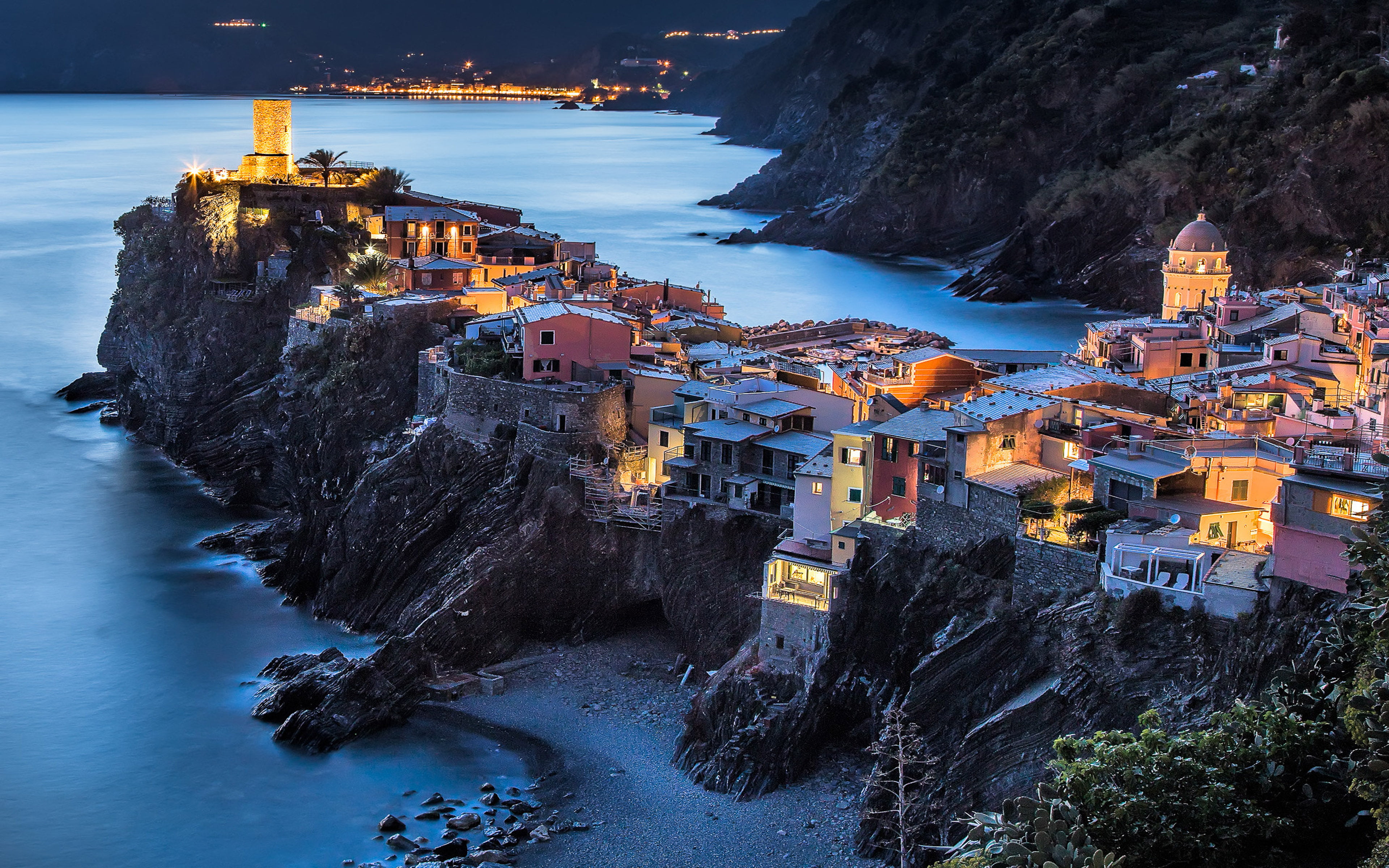 Vernazza City In Italy On The Cliffs Of Cinque Terre View From Back Side Hd Wallpaper For Desktop Laptop Tablet And Mobile Phones 2k 4k