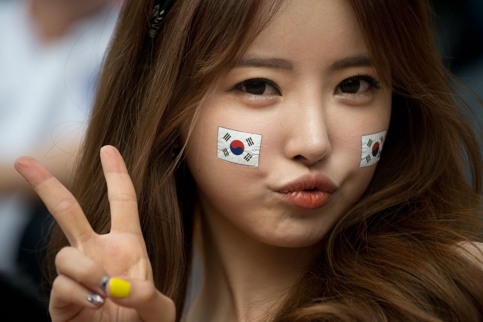 Asian Korean women peace sign 2k 4k 5k