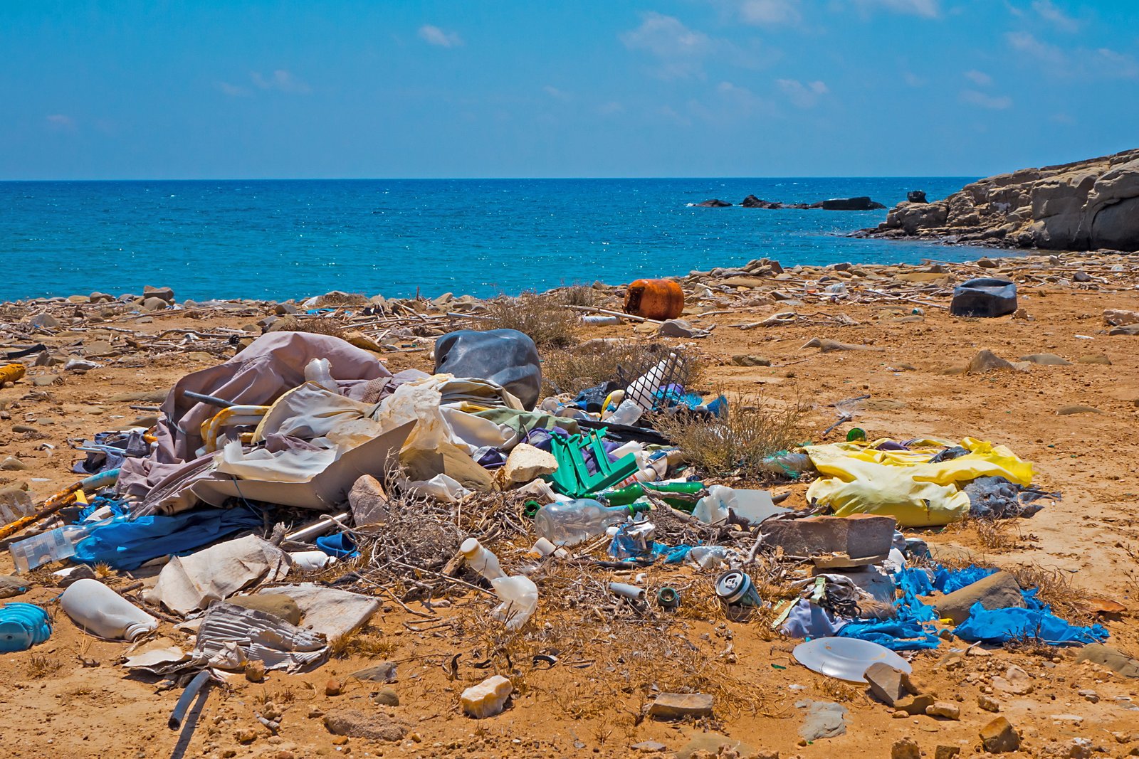 garbage plastic waste beach environmental sin pollution 2k 4k 5k