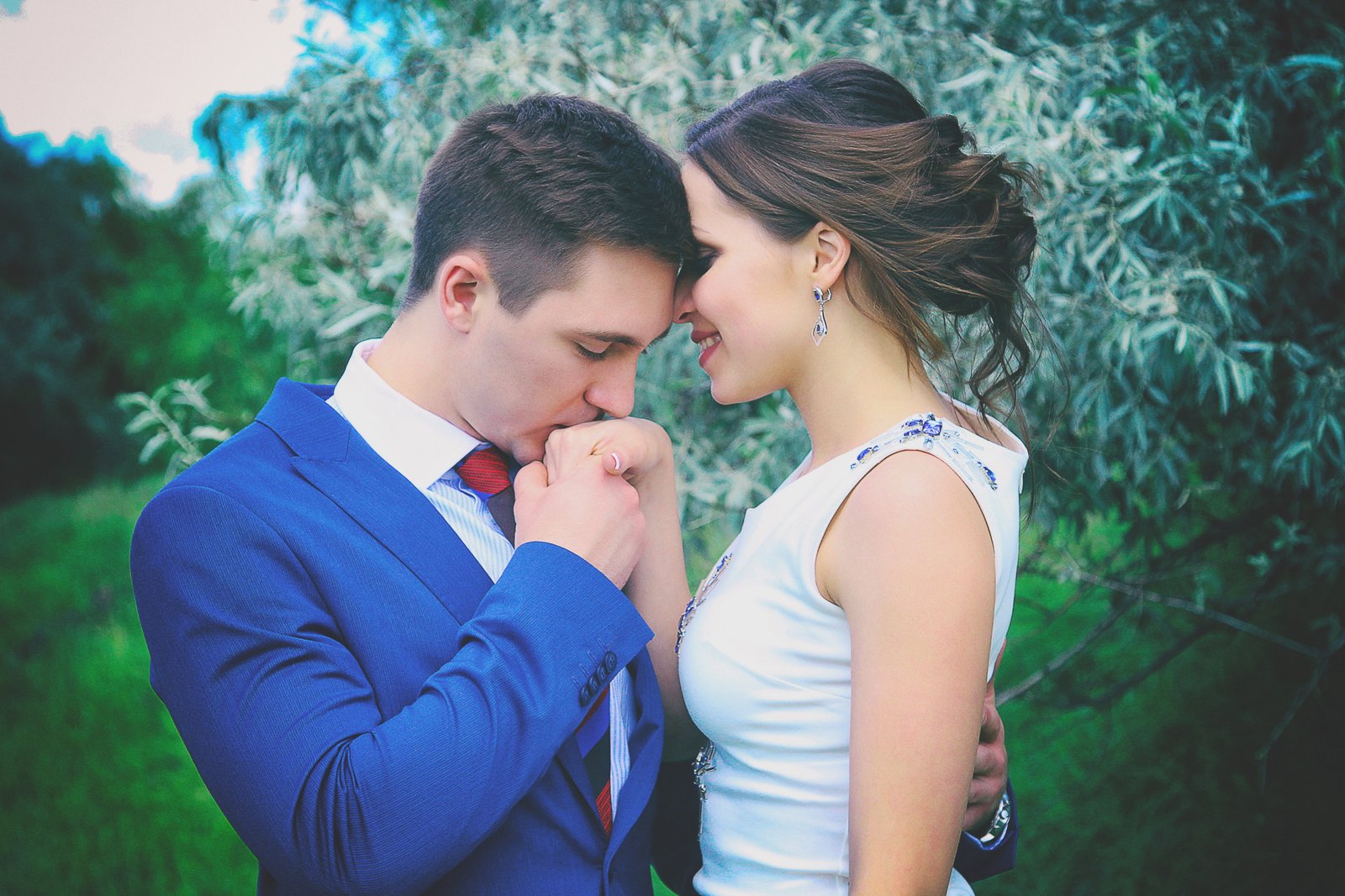 adult affection bride couple date designer suit embrace 2k 4k 5k