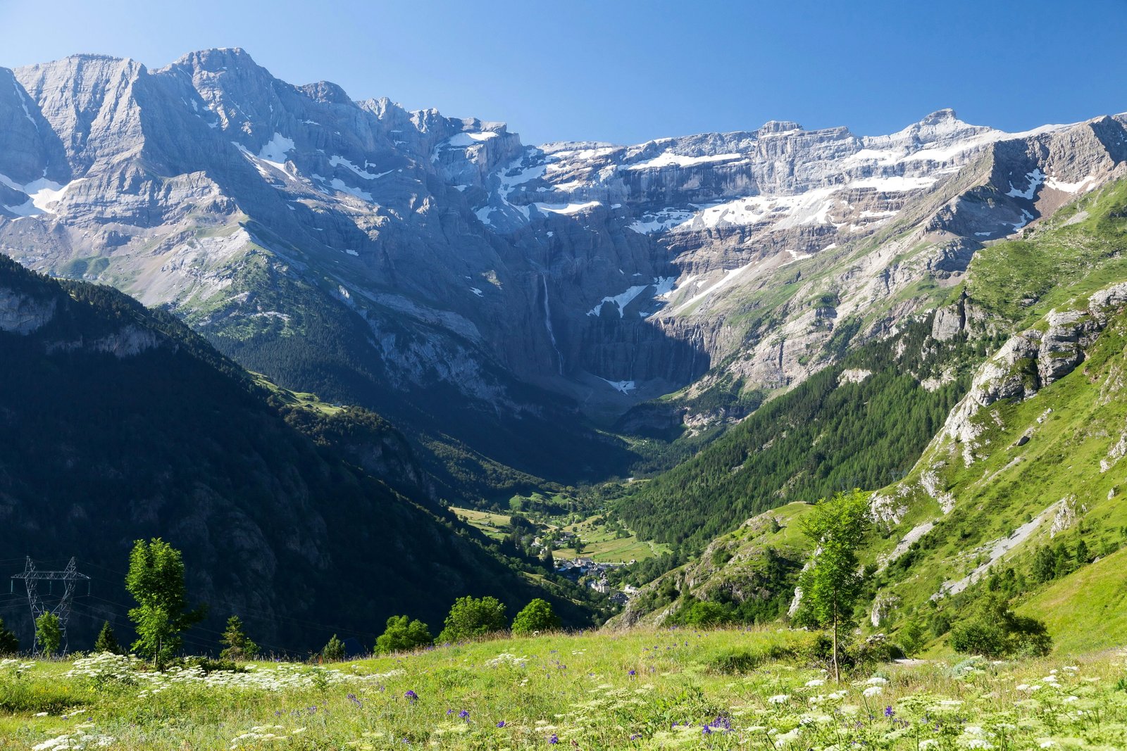 france gavarnie grass midi pyrenees mountains nature scenery 2k 4k 5k