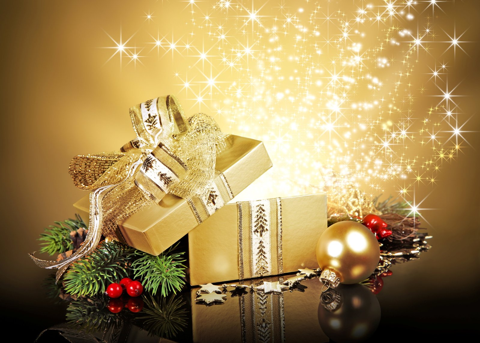 gold gift box winter branches spruce ball New Year Christmas 2k 4k 5k