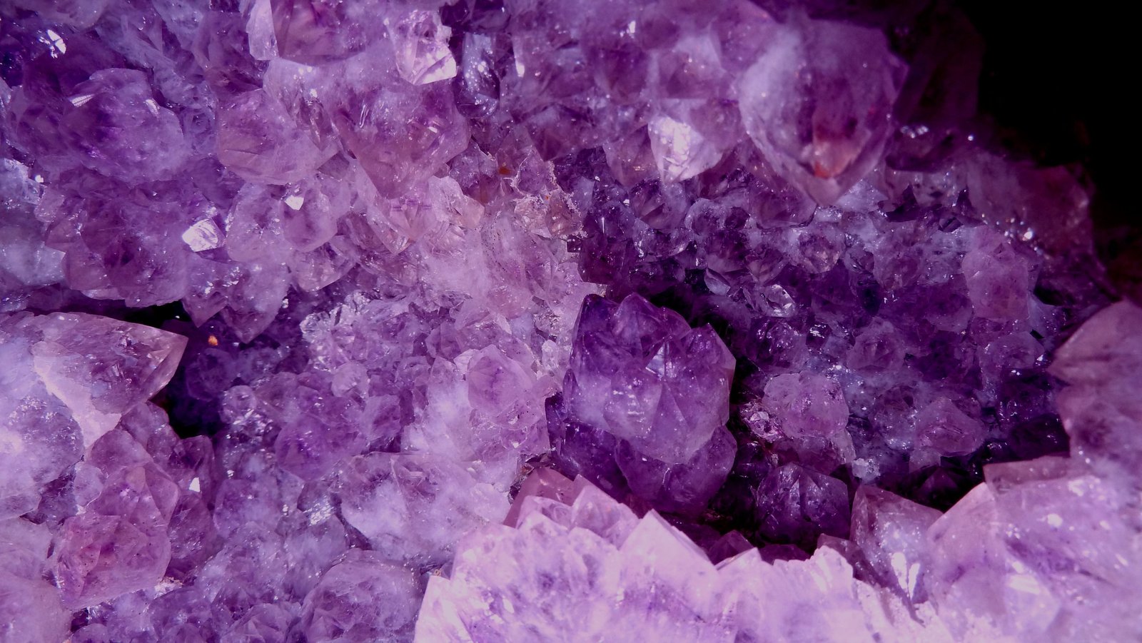 close up photo of purple geode amethyst violet crystal cave 2k 4k
