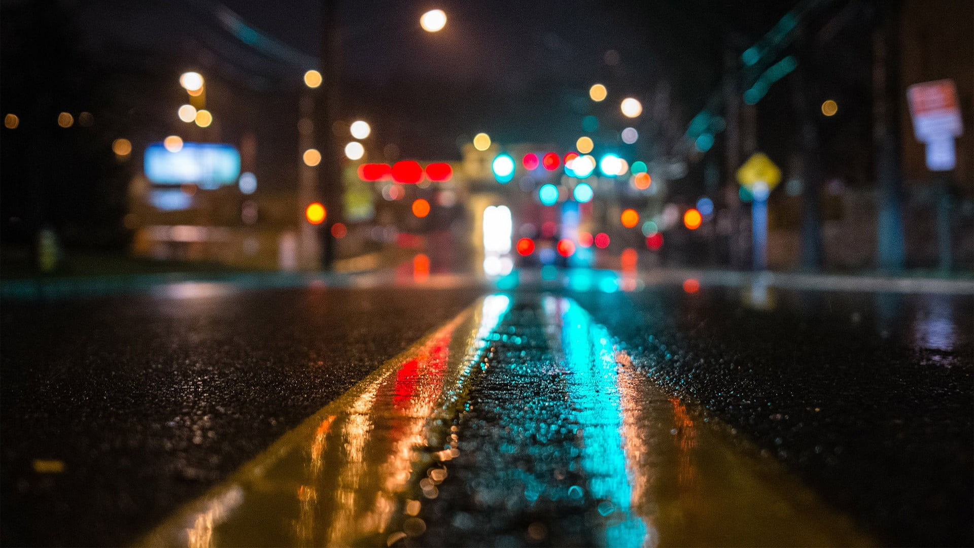 concrete road gray pavement street macro night traffic lights 2k