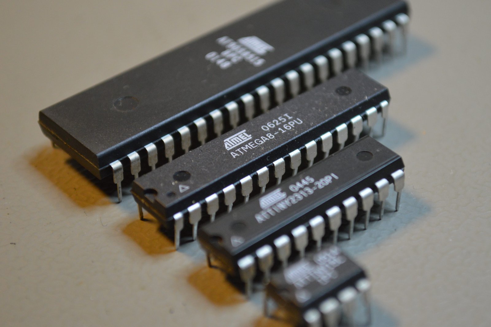 macro atmel avr microcontroller electronics table 2k 4k 5k