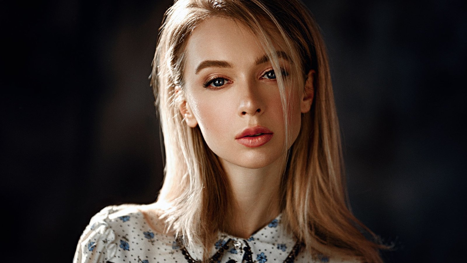 Anna Tsaralunga women model blonde face portrait looking at viewer 2k