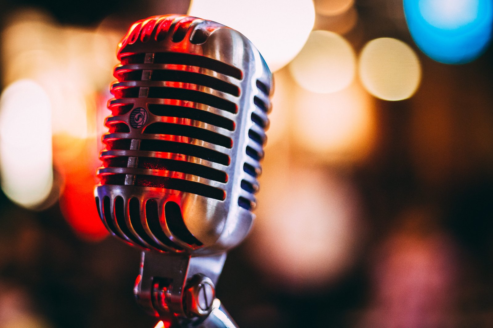 bokeh photography of condenser microphone gray selective focus 2k 4k 5k