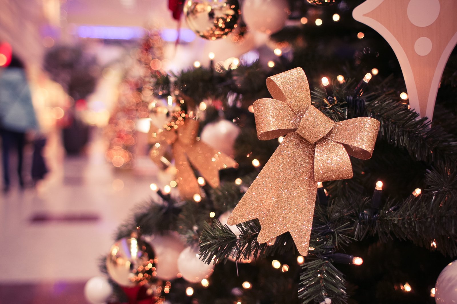 Christmas Shopping blurred bokeh christmas lights 2k 4k