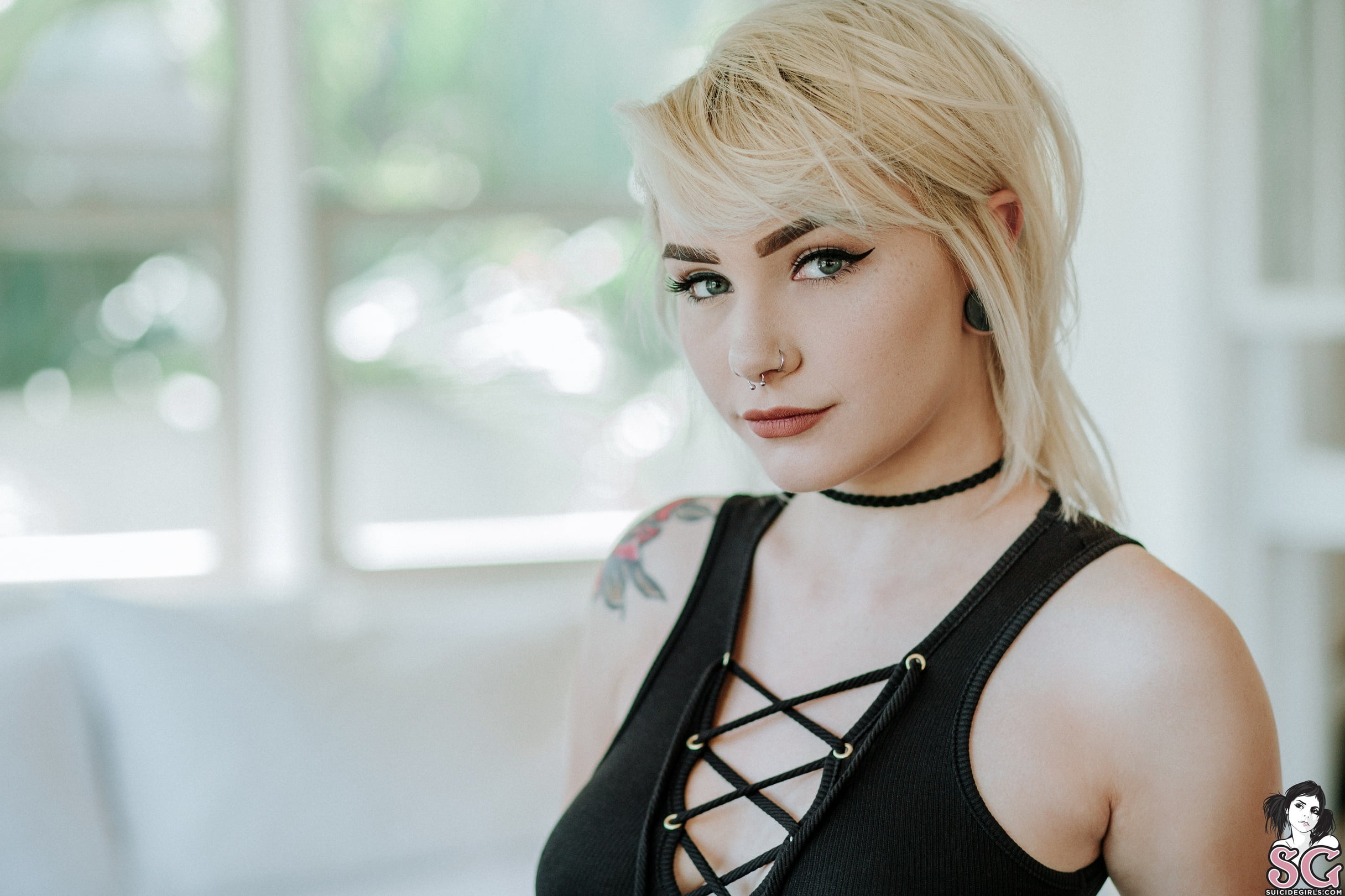 Elise Tails Suicide Girls Enrapture Enrapturex blonde bare shoulders 2k