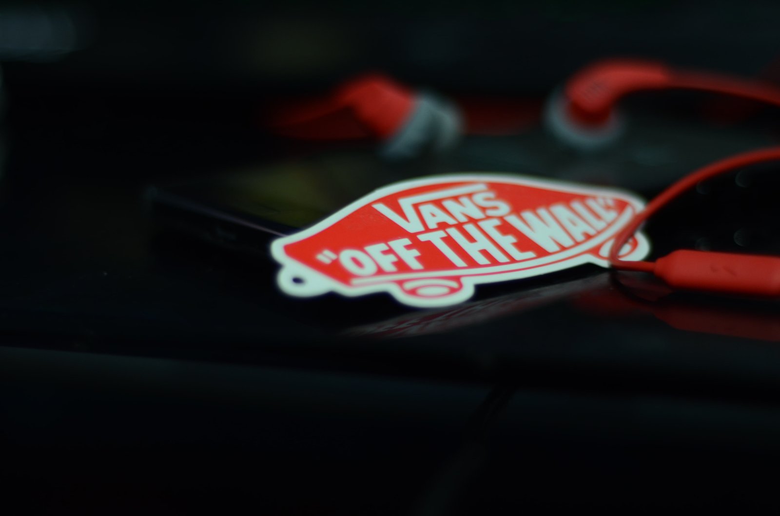 smartphone bokeh earphones vans text western script communication 2k 4k 5k