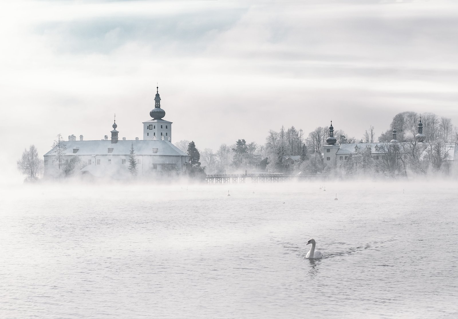 gmunden castle venue swan lake traunsee water waters 2k 4k