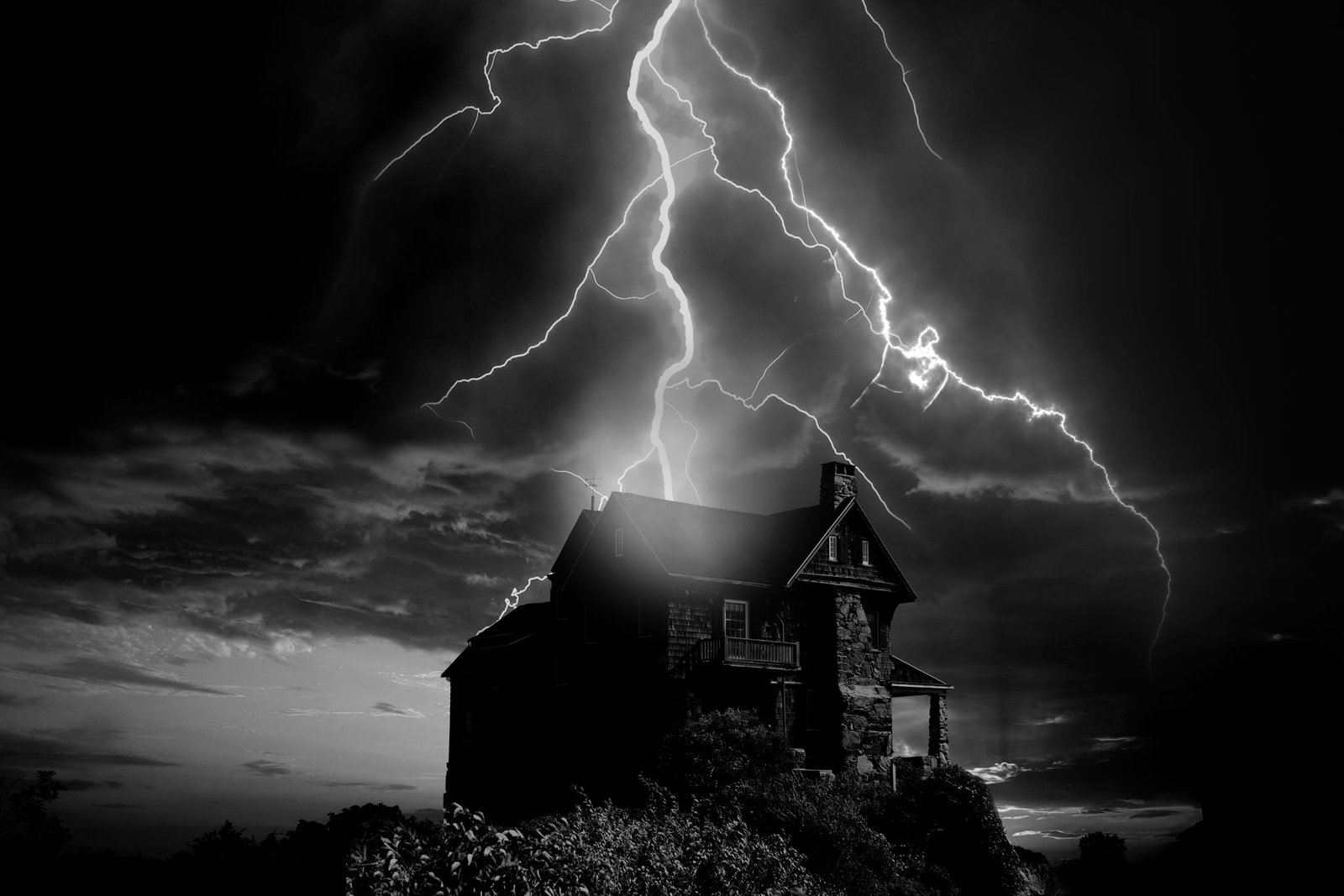lightning striking house weather flash home solitary storm 2k