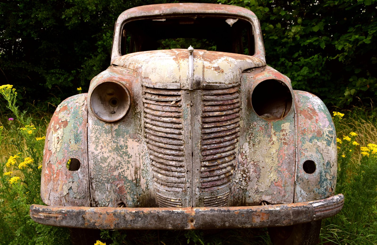 rusted classic vehicle on grass field Auto Scrap Old Car Oldtimer 2k 4k 5k
