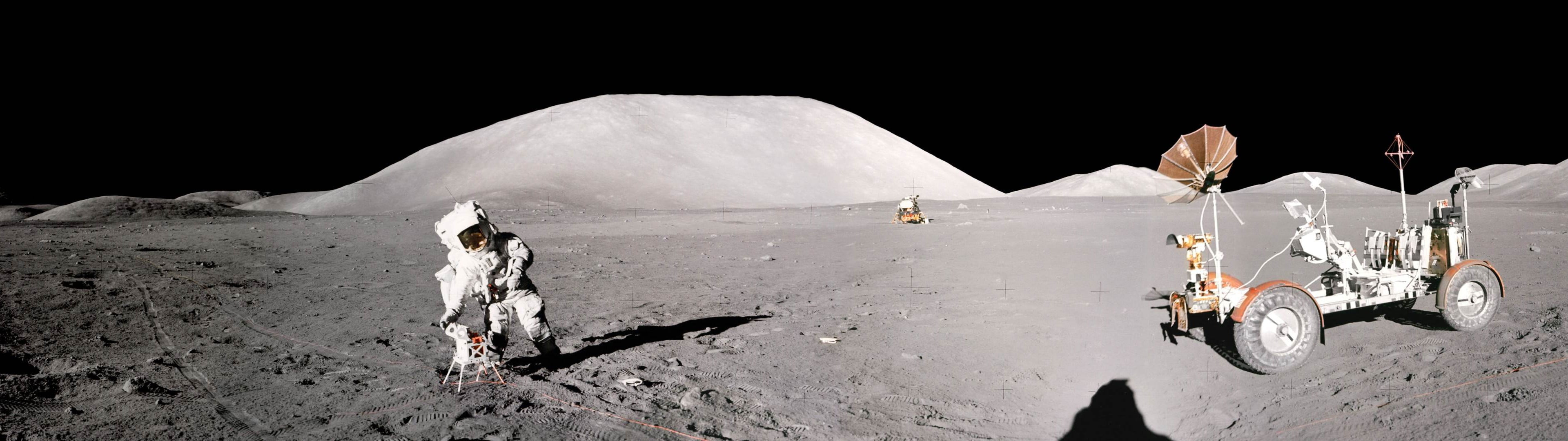 white astronaut suit exploration space multiple display dual monitors widescreen dualmonitor dualscreen 2k 4k