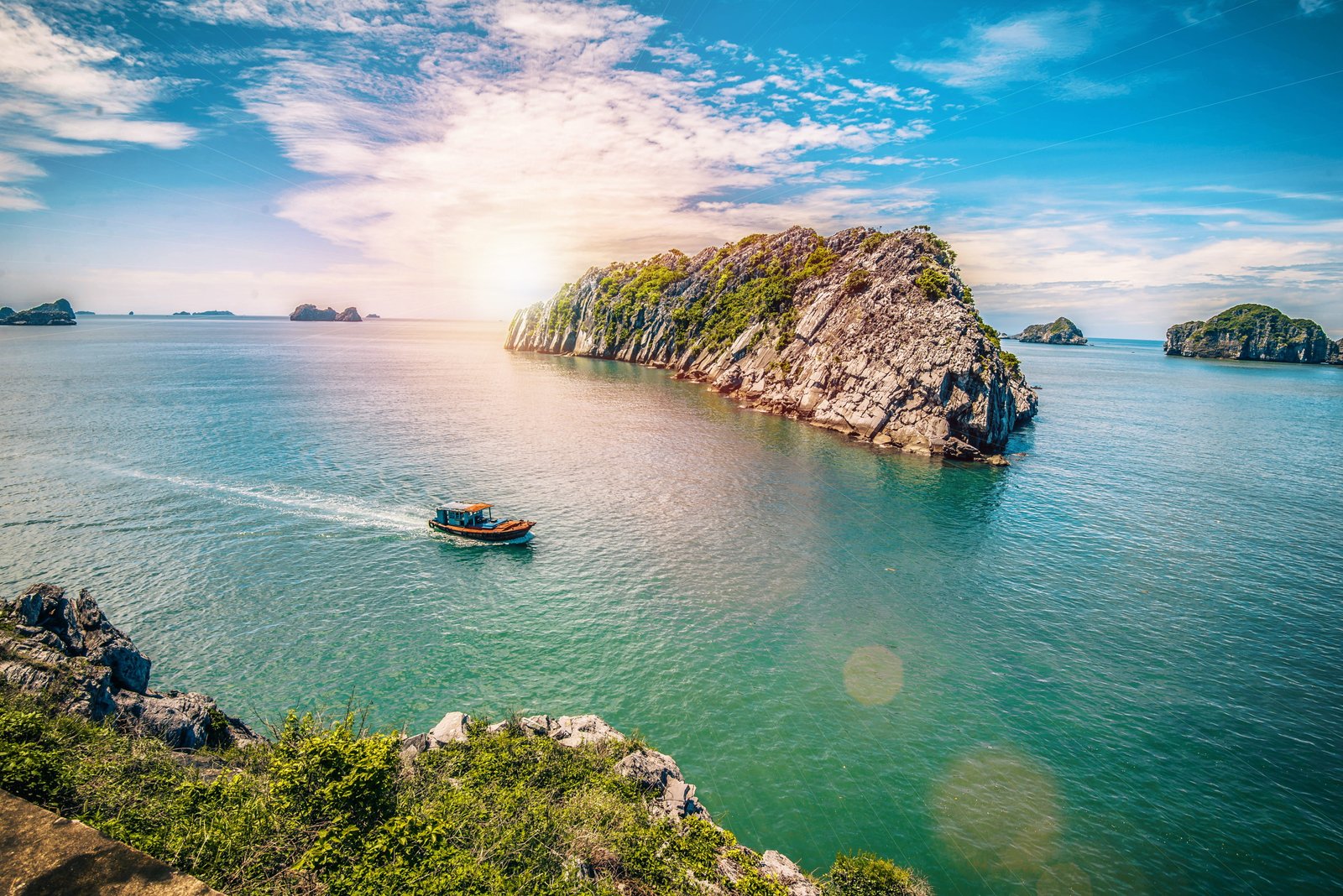 cat ba vietnam haiphong travel boat sky water blue green 2k 4k 5k