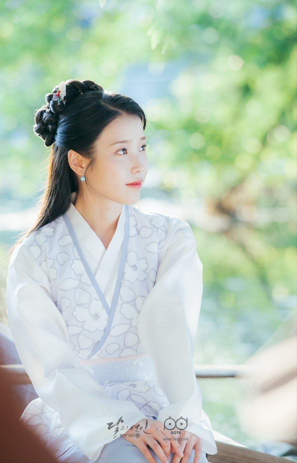 Lee Ji-eun IU