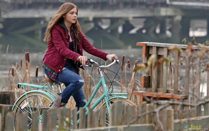 chloe grace moretz biking actress hollywood 2k