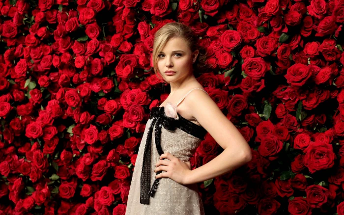 chloe grace moretz with red roses actress hollywood