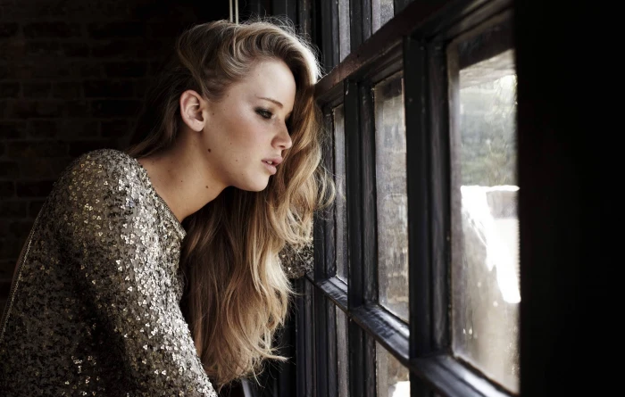 jennifer lawrence peek through window actress hollywood 2k