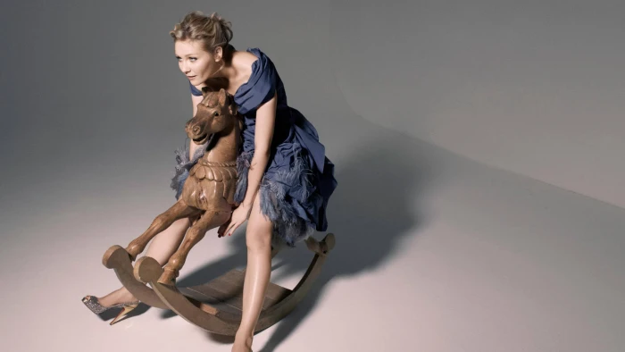 kirsten dunst on rocking horse okinpfiwqerrh actress hollywood