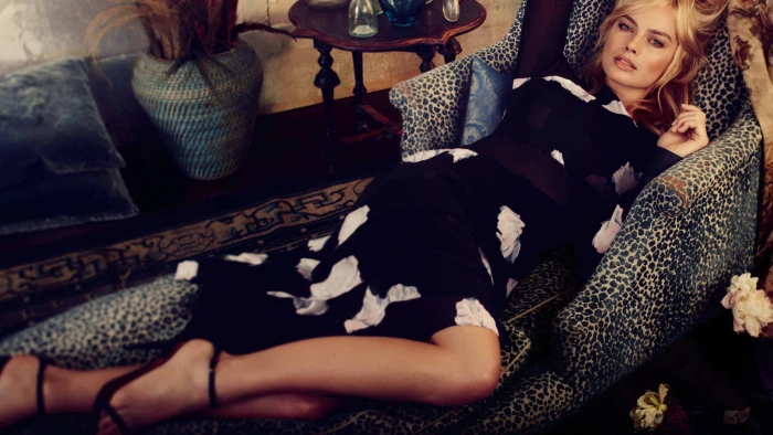 margot robbie on leopard texture sofa actress hollywood 2k