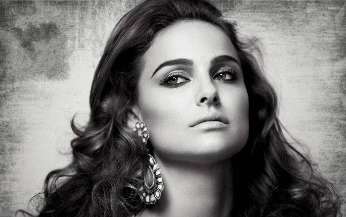natalie portman in black and white actress hollywood