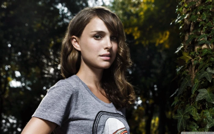 natalie portman in the garden actress hollywood 2k