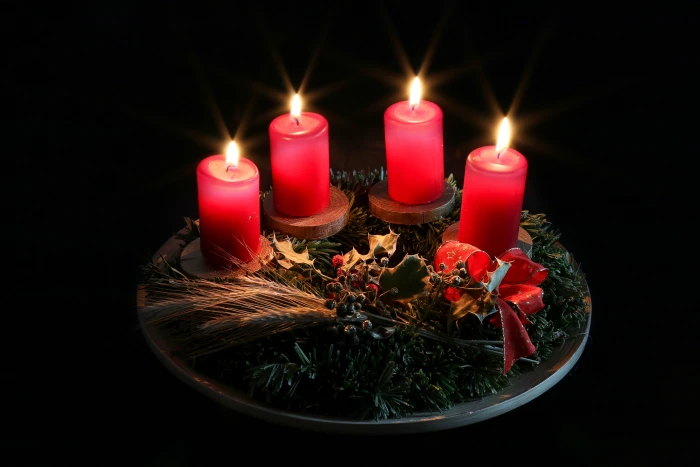 three lighted red pillar candles advent christmas wreath 2k 4k