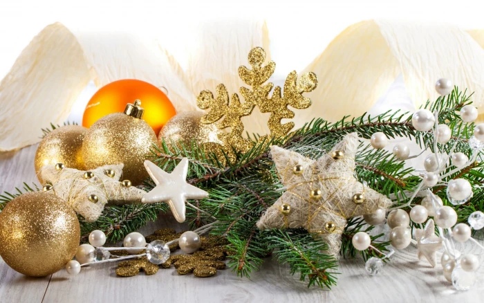 gold beige white and green Christmas decoration New Year 2k