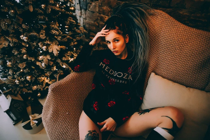 women's black long sleeved shirt Aliona German model pierced septum