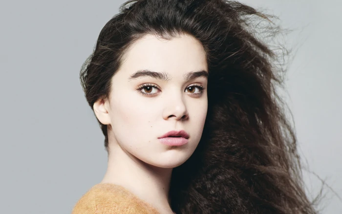 Actress Hailee Steinfeld 90