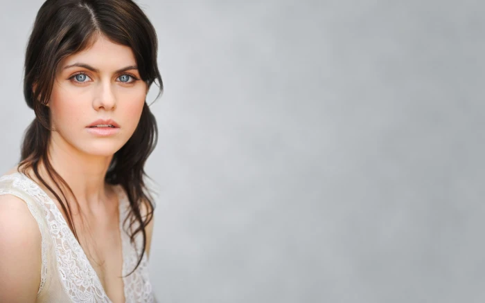 actress Alexandra Daddario brunette celebrity portrait 2k