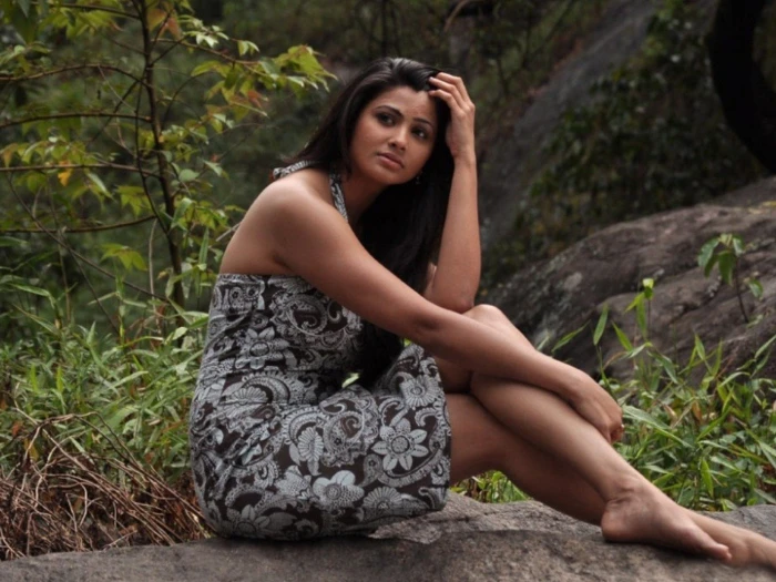 actress babe bollywood daisy model shah 37