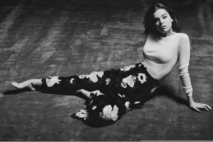 actress black and white on the floor photoshoot Haley Steinfeld 2k