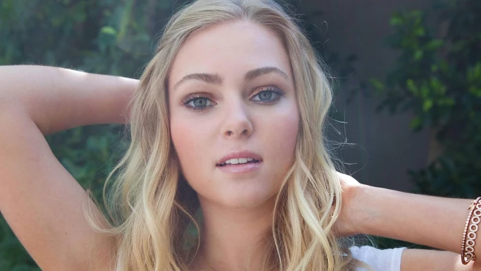 Actresses Annasophia Robb Blonde Face