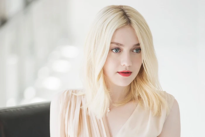 Actresses Dakota Fanning Blonde Blue Eyes Face