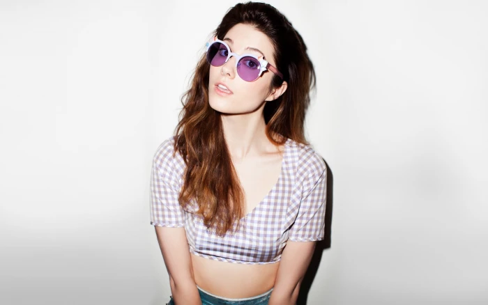 actress women brunette celebrity simple background Mary Elizabeth Winstead