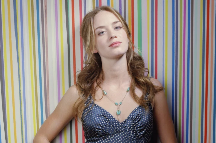 Actresses Emily Blunt Blue Eyes British Brunette Necklace