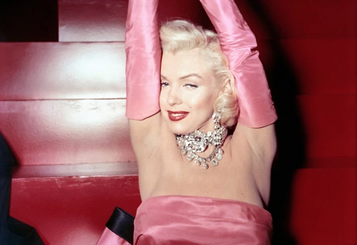 Actresses Marilyn Monroe one person women adult beautiful woman