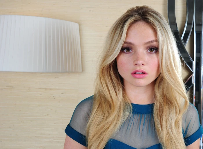 Actresses Natalie Alyn Lind American Blonde Brown Eyes 2k