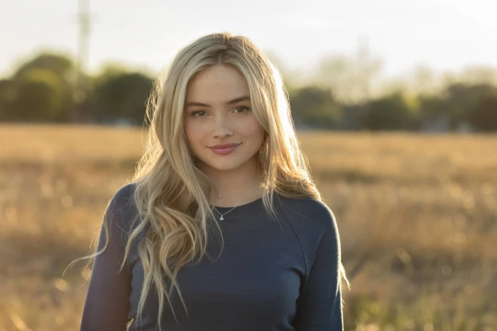 Actresses Natalie Alyn Lind Blonde