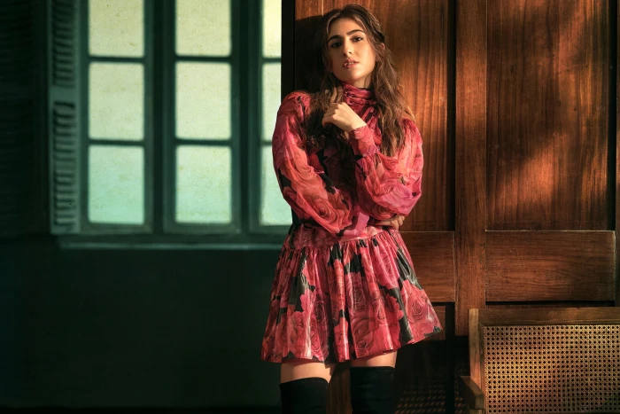Actresses Sara Ali Khan Bollywood Brunette Dress Girl