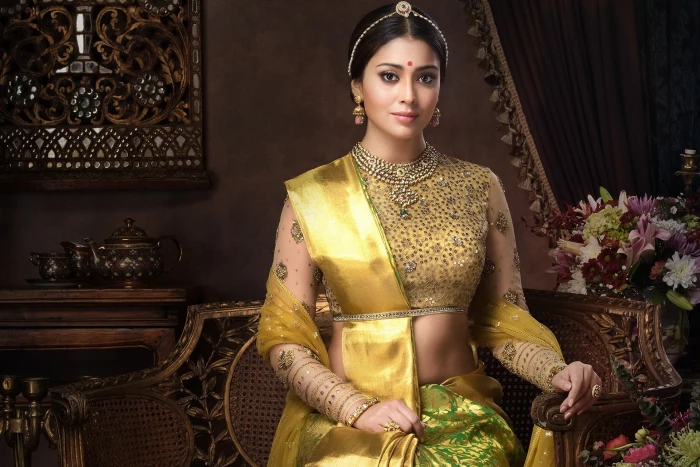 Actresses Shriya Saran Black Hair Bollywood Brown Eyes