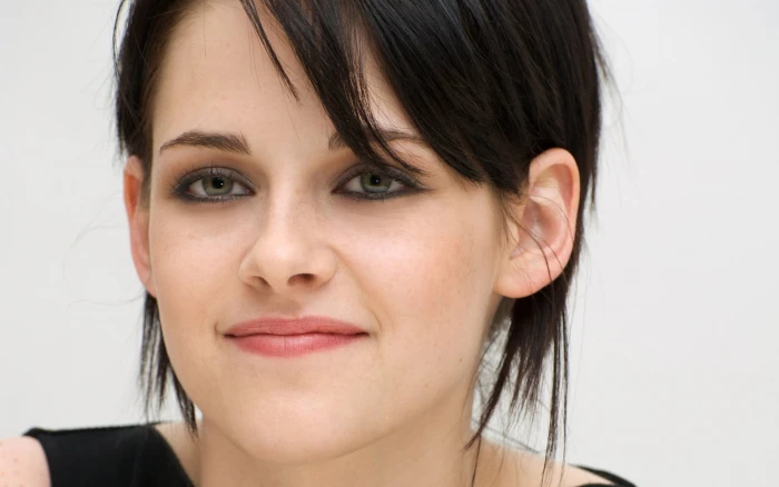 Actresses Kristen Stewart headshot portrait one person