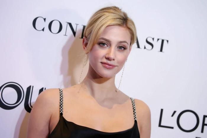 Actresses Lili Reinhart American Blonde Earrings Green Eyes 2k