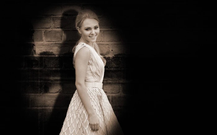 AnnaSophia Robb vignette women actress sepia blonde portrait