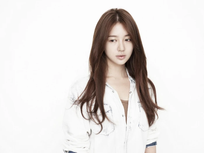Actresses Yoon Eun Hye white background portrait studio shot