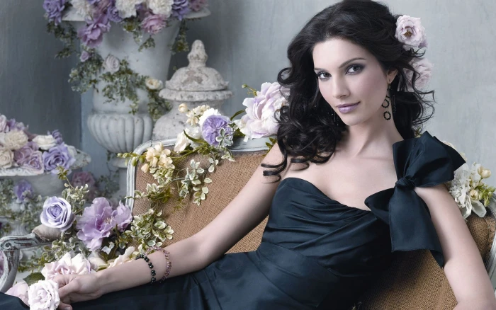 Alana de la Garza Beautiful celeb actress alana garza pics