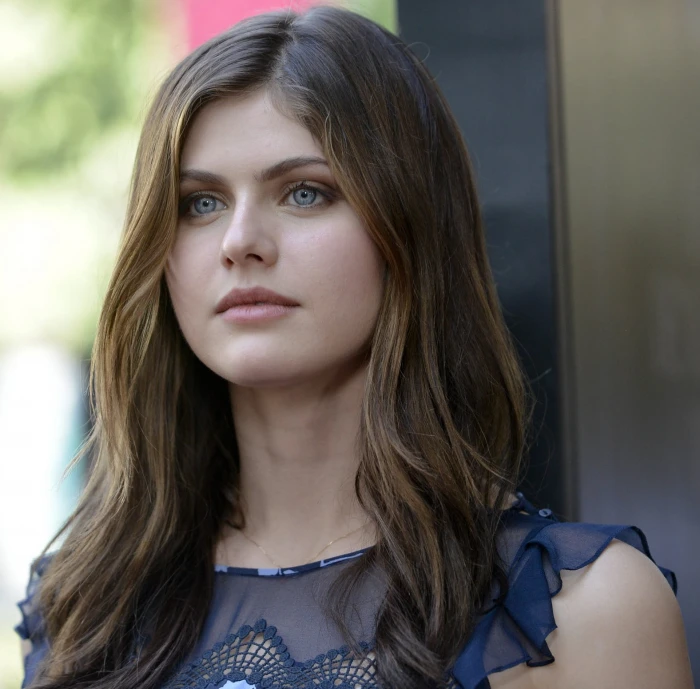 Alexandra Daddario celebrity actress blue eyes brunette
